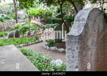 Gibraltar, Großbritannien - 27.Juli 2019: Trafalgar Friedhof. Ein Friedhof in der Britischen Überseegebiet Gibraltar. Tomnstones Stockfoto