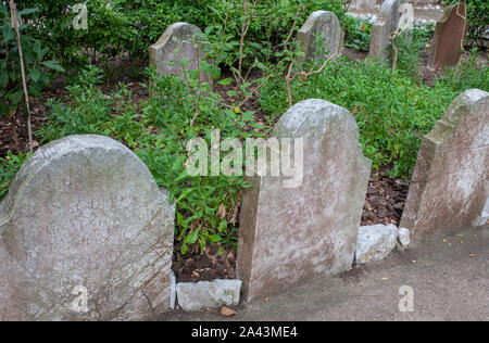 Gibraltar, Großbritannien - 27.Juli 2019: Trafalgar Friedhof. Ein Friedhof in der Britischen Überseegebiet Gibraltar. Tomnstones Stockfoto