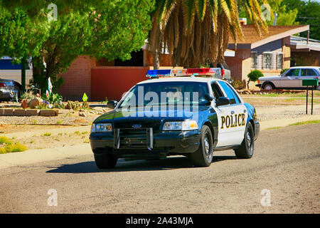 Tucson Polizei Cruiser in einem Gehäuse Vorort von diesem Arizona Stadt Stockfoto