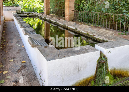 Alte Wäscheservice oder Waschmaschine Platz in Los Romeros Dorf, in Aracena Berge, Huelva, Andalusien, Spanien Stockfoto