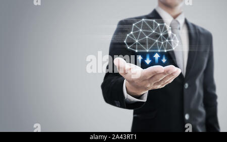 Cloud Computing Technologie, Geschäftsmann Holding cloud Symbol auf der Hand Stockfoto