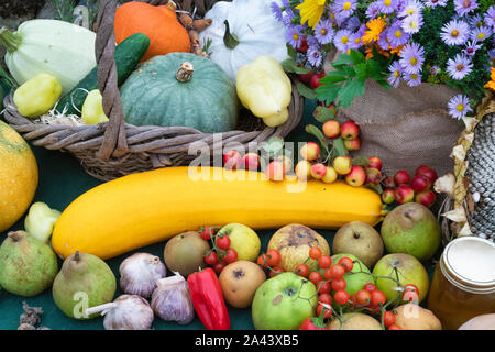 Gemüse-, Obst- und Blumendarstellung. VEREINIGTES KÖNIGREICH Stockfoto