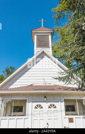 Berean Baptist Church ist eine 1894 erbaute weiße Holz- Kirche in der Stadt von Los Olivos in den Santa Ynez Valley. Stockfoto