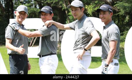 Hong Kong Schauspieler Wallace Chung Hon-leung, zweiter von rechts, dem chinesischen Festland Schauspieler nie Yuan, Links, und taiwanesischen Sänger und Schauspieler Nicho Stockfoto