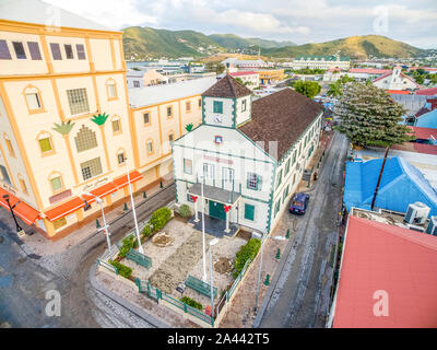 Philipsburg St. Maarten Januar 2019: Luftaufnahme des Gerichtsgebäudes auf St. Maarten. Stockfoto