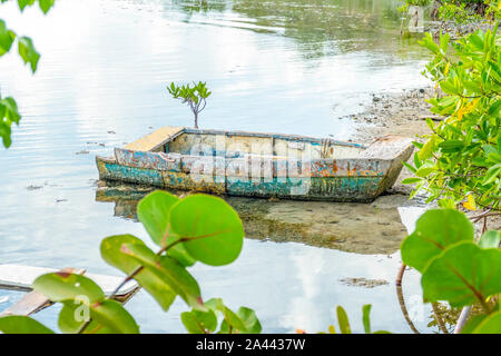 Kleines Boot auf die Simpson Bay Lagoon. Stockfoto