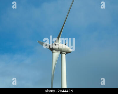 Detail der Windenergieanlage. Close-up auf den Generator und Basis der Windenergieanlagen. Erneuerbare Energien. Elektrische Windmühlen. Frankreich Land Stockfoto