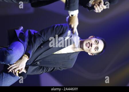 Thailändische Schauspieler, Model und Sänger Thanapob Leeratanakajorn, auch bekannt unter seinem Spitznamen Tor, besucht die 2019 Tor Thanapob Fan Meeting in Chengdu City, Sout Stockfoto