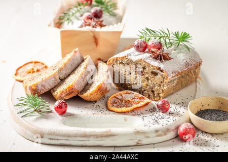 Hausgemachte und süßen Mohn Kuchen für Weihnachten Stockfoto