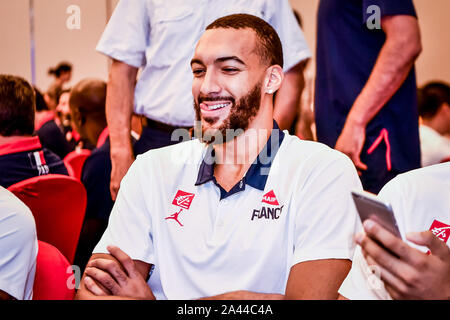 Rudy Gobert-Bourgarel, einem Französischen professioneller Basketballspieler für die Utah Jazz von der National Basketball Association, besucht die Willkommen und Veranstaltungsräume o Stockfoto