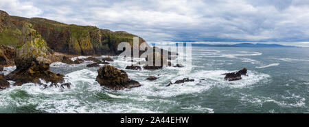 Luftaufnahme des Crohy Kopf Sea Arch, County Donegal, Irland. Stockfoto