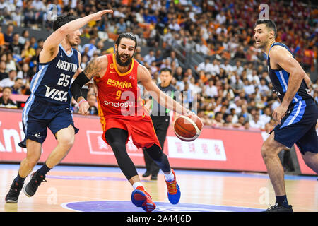 Ricky Rubio, Mitte, der Nationalen basketball Spanien Männer Team Herausforderungen Spieler aus Argentinien National Basketball Team während der 2019 Internationale Mich Stockfoto