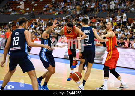 Ricky Rubio, Mitte, der Nationalen basketball Spanien Männer Team Herausforderungen Spieler aus Argentinien National Basketball Team während der 2019 Internationale Mich Stockfoto