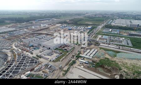 Luftbild des Huai'an East Station, ein Transit terminal Projekt für Hochgeschwindigkeitszüge und Trainer im Bau in Ningbo City, East China Jia Stockfoto