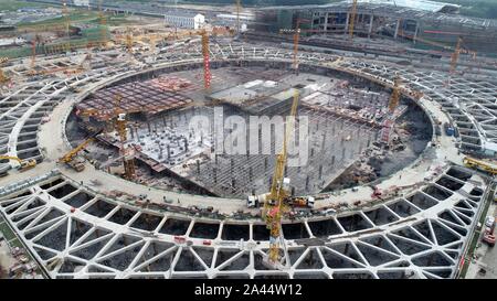 Luftbild des Huai'an East Station, ein Transit terminal Projekt für Hochgeschwindigkeitszüge und Trainer im Bau in Ningbo City, East China Jia Stockfoto