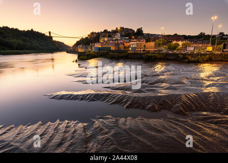 Weiten Blick von Clifton Suspension Bridge, die überspannt die Avon-Schlucht in Bristol, England, UK Stockfoto