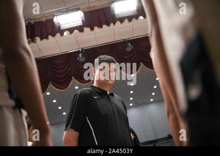 Yao Ming wird am Yao-Foundation - geförderte Basketball Wettbewerb in Tongren Stadt, im Südwesten Chinas Provinz Guizhou, 16. August 2019. Yao Ming, Stockfoto