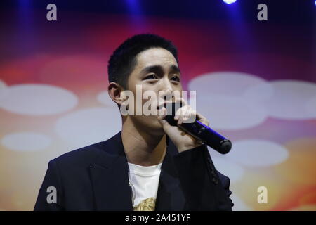 Thailändische Schauspieler, Model und Sänger Thanapob Leeratanakajorn, auch bekannt unter seinem Spitznamen Tor, besucht die 2019 Tor Thanapob Fan Meeting in Chengdu City, Sout Stockfoto