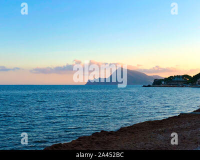 Sonnenuntergang am Strand von Altea, Costa Blanca, Spanien Stockfoto