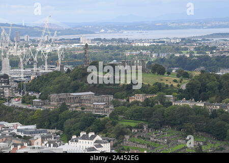 Eine Ansicht der Stadt Edinburgh von Arthur's Seat nach Westen. Stockfoto