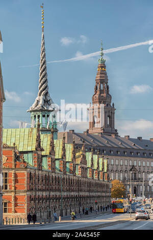 Kopenhagen, Dänemark - 21 September, 2019: Die ehemalige Börse Gebäude neben Schloss Christianborg. Stockfoto