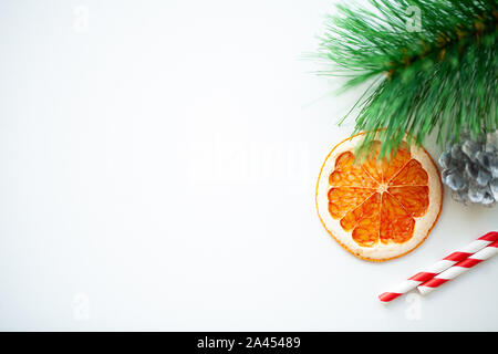 Neues Jahr Hintergrund mit Weihnachtsschmuck und Platz für Text Stockfoto