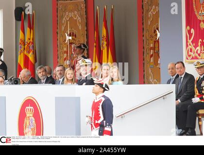 Madrid, Spanien. 12 Okt, 2019. Desfile de las Fuerzas Armadas del 12 de Mayo que se Feier en Madrid a propósito del Día de la Hispanidad. El Rey Felipe VI y la Reina Letizia Sudetendeutschen wies Schroeder el desfile Militar en Madrid. Parade der Streitkräfte von 12. Oktober in Madrid aus Anlass des Hispanic Tag Credit: CORDON PRESSE/Alamy Leben Nachrichten gehalten Stockfoto