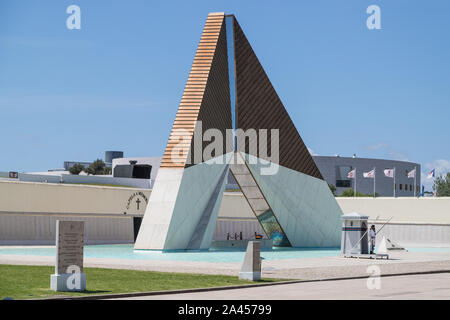 Lissabon, Portugal - 11. AUGUST 2019: Das Denkmal für die überseeischen Kombattanten in Lissabon. Menschen gesehen werden kann. Stockfoto