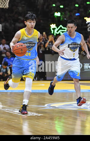 Chinesische Schauspieler Deng Lun nimmt Teil an der 3. Jeremy Lin All Star liebe Basketball Spiel in der Stadt Guangzhou, die südchinesische Provinz Guangdong, 10 Augus Stockfoto