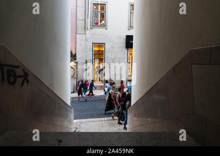 Oktober 6th, 2019, Lissabon, Portugal - die belebten Straßen in der Innenstadt von der Stadt Stockfoto