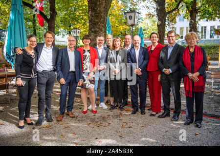 München, Deutschland. 12 Okt, 2019. Die Kandidaten für den Parteivorsitz der SPD wird zusammen stehen in der letzten Regionalkonferenz im Biergarten der Löwenbräukeller. Die Konferenz wird über die Rechtsnachfolge der scheidende Parteivorsitzende Nahles. Das Ergebnis soll am 26. Oktober bekannt sein. Credit: Lino Mirgeler/dpa/Alamy leben Nachrichten Stockfoto