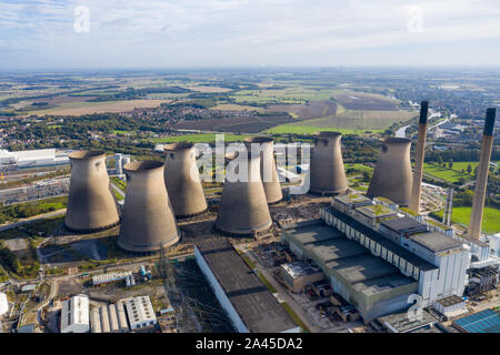 Luftaufnahme der Ferrybridge Power Station in Castleford Bereich Wakefield in Großbritannien befindet, zeigt die power station Kühltürme. Stockfoto