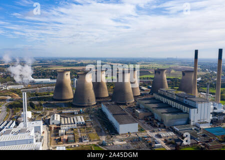 Luftaufnahme der Ferrybridge Power Station in Castleford Bereich Wakefield in Großbritannien befindet, zeigt die power station Kühltürme. Stockfoto