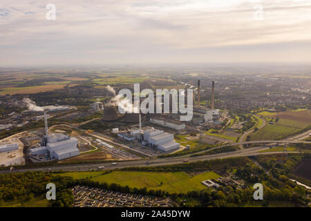 Luftaufnahme der Ferrybridge Power Station in Castleford Bereich Wakefield in Großbritannien befindet, zeigt die power station Kühltürme. Stockfoto