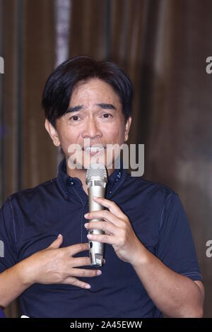 Taiwanesische Berühmtheit Jacky Wu spricht auf der Pressekonferenz mit hohen Renditen und die Beschwerde eines Staubsaugers Marke investiert er in der Ta zu klären Stockfoto