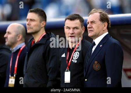 Georgien Trainer Vladimir Weiss (rechts) Vor dem Kick-off während der UEFA EURO 2020 Qualifikation, Gruppe D Match bei Boris Paichadze Stadium, Tiflis. Stockfoto