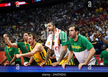 Die brasilianischen Fans jubeln für die brasilianische Nationalmannschaft bei der zweiten Runde der Gruppe F Brasilien vs Griechenland 2019 FIBA Basketball-WM in Nanj Stockfoto