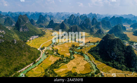 Landschaft von Jingxi, einer Stadt in Baise Stadt, im Südwesten Chinas Autonomen Region Guangxi Zhuang am 6. Oktober 2019. Stockfoto