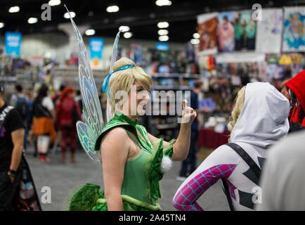 Los Angeles, USA. 11 Okt, 2019. Menschen besuchen Los Angeles Comic Con in Los Angeles statt, die Vereinigten Staaten, Oktober 11, 2019. Los Angeles Comic Con zurück nach Los Angeles für ihre 9 Jahr am Freitag. Credit: Qian Weizhong/Xinhua/Alamy leben Nachrichten Stockfoto