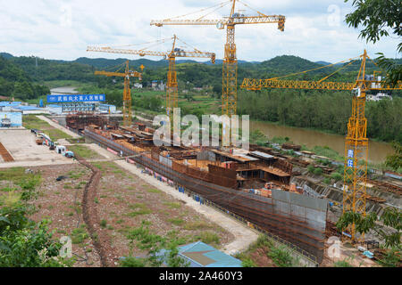 Blick auf die Konstruktion von doppelten Titanic und seine Umgebung in Daying Grafschaft, Stadt Suining, Südwesten Chinas Provinz Sichuan, 18. September 2019. Stockfoto