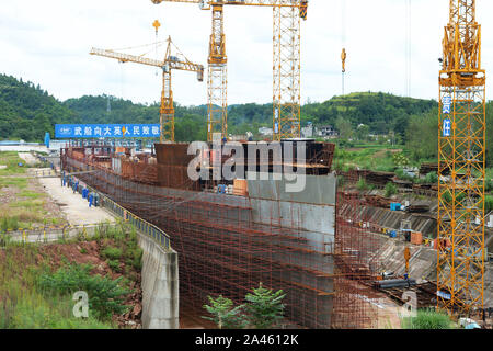 Blick auf die Konstruktion von doppelten Titanic und seine Umgebung in Daying Grafschaft, Stadt Suining, Südwesten Chinas Provinz Sichuan, 18. September 2019. Stockfoto