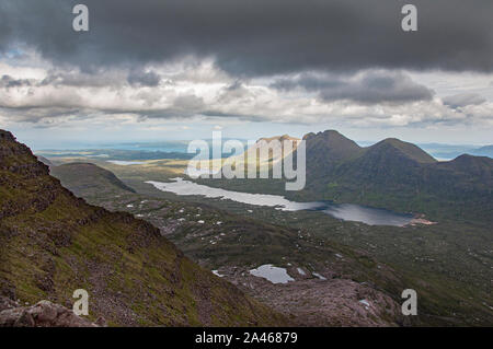 Blick von beinn Alligin in Richtung Gipfel des Baosbheinn und Loch ein 'Bhealaich, Torridon, Wester Ross, NW Highlands Stockfoto