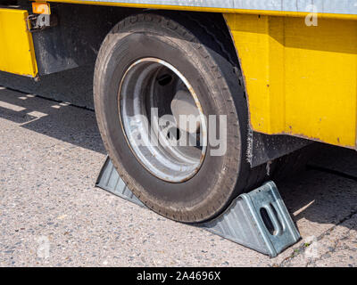Bremse Keil auf Lkw für den Schutz Stockfoto