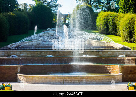 Die Große Kaskade Springbrunnen in Alnwick Garden Northumberland, Großbritannien Stockfoto