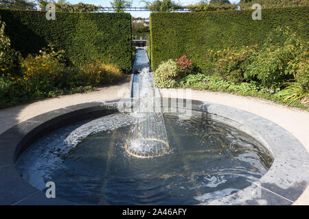 Wasser Skulpturen/Brunnen in Alnwick Garden Northumberland, Großbritannien Stockfoto