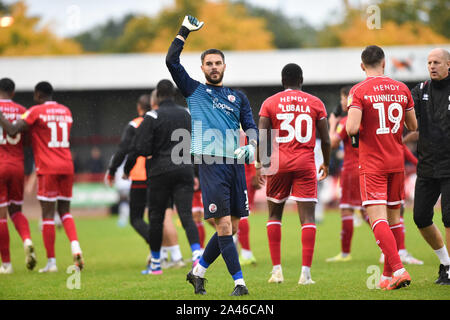 Crawley, UK, 12. Oktober 2019 - Glenn Morris von Crawley feiert ihre während des Skybet Liga Match zwischen Crawley und Colchester United gewinnen bei der Pension Stadion. Foto: Simon Dack TPI/Alamy leben Nachrichten Stockfoto