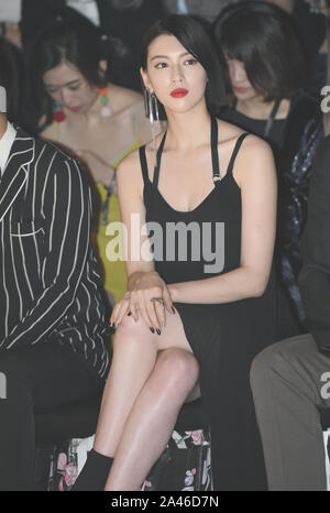 Japanische Model und Schauspielerin Ayaka Miyoshi besucht die Belle International Fashion Gala in Shanghai, China, 24. September 2019. Stockfoto