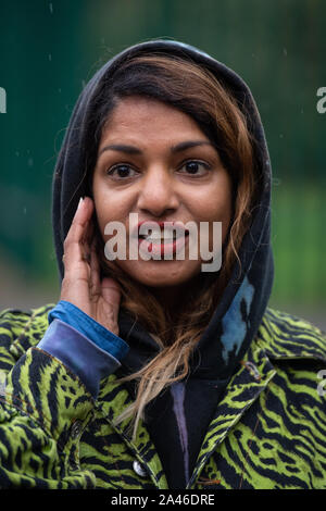 Rapper MIA spricht mit den Medien nach dem Besuch von Wikileaks Gründer Julian Assange im Belmarsh Prison im Süden Londons. Stockfoto