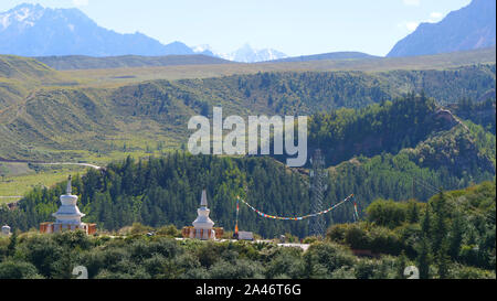 Schöne Ausblicke auf die Landschaft von Mati Tempel in Zhangye Gansu Chinas. Stockfoto