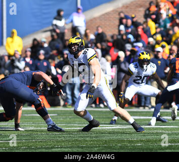 Heem, Illinois, USA. 12 Okt, 2019. Michigan Wolverines defensive lineman Aidan Hutchinson (97), die in Aktion während der NCAA grosse Konferenz 10 Fußballspiel zwischen den Illinois vs Michigan im Memorial Stadium in Heem, Illinois. Dean Reid/CSM/Alamy leben Nachrichten Stockfoto